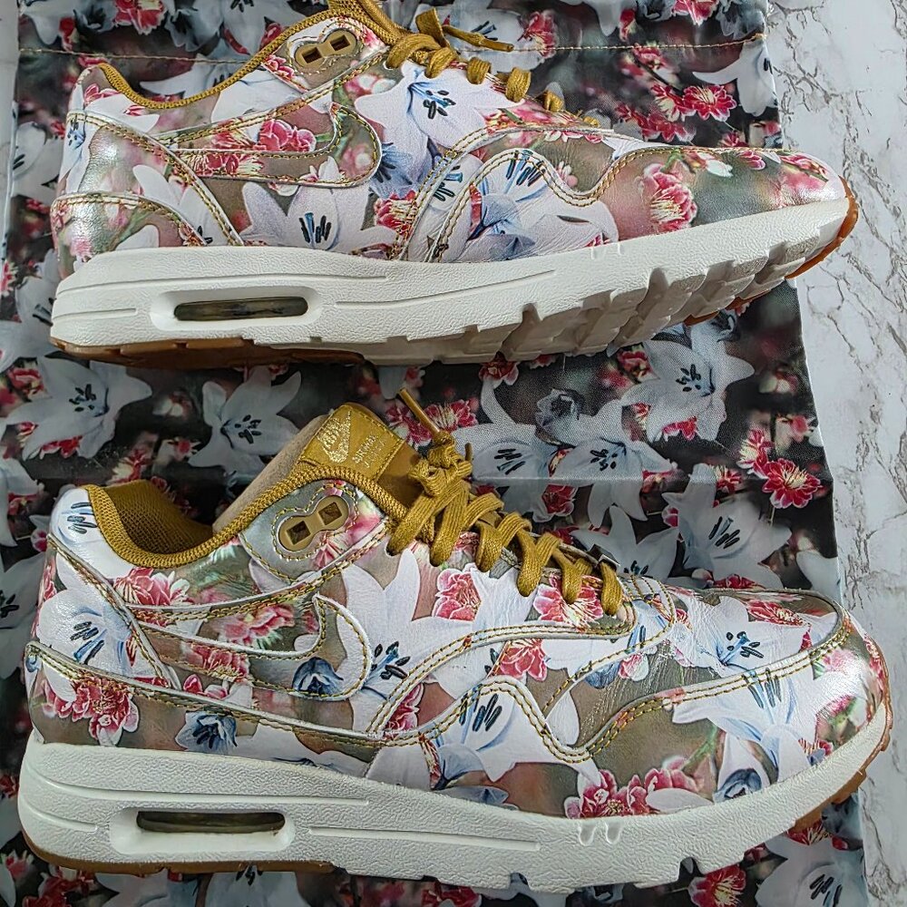 wmns nike air max 1 ultra lotc qs sz 8.5 MILAN 747105-700